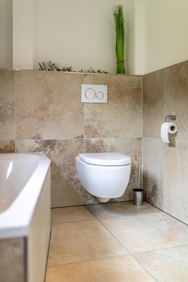Landhaus Karbach Komplett Oder Einzelne Wohneinheiten Villa Inkl Sauna Bzw Waldhaeuschen Hirten エクステリア 写真
